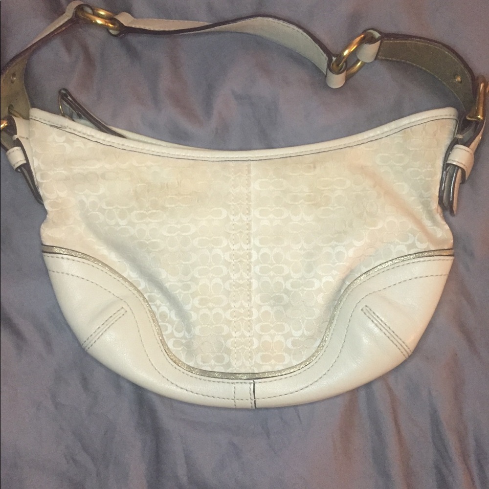 Small cream Coach shoulder bag